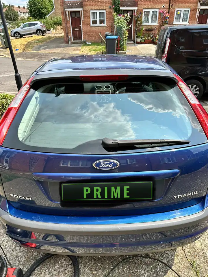 After: the same Ford Focus in Barking with a new rear screen fitted