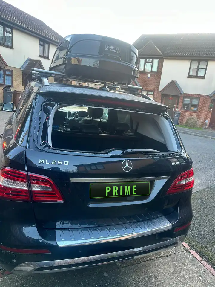 Before: black Mercedes ML 250 in an Edgware close with its rear screen smashed