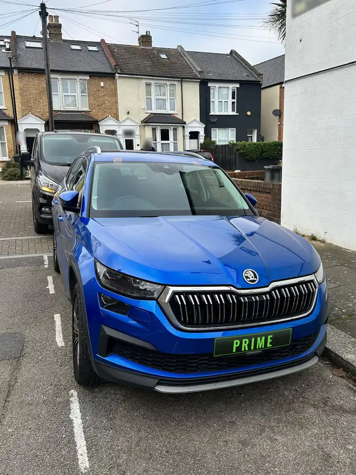 After: the same Skoda Kodiaq in N22 with its new windscreen fitted and taped while the bond sets