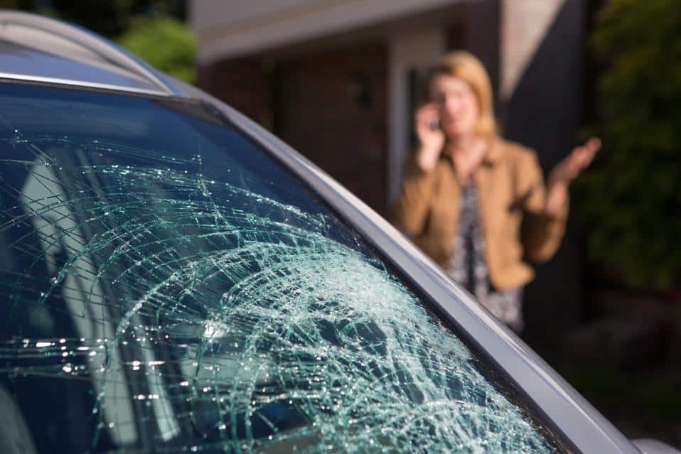 windscreen-smashed