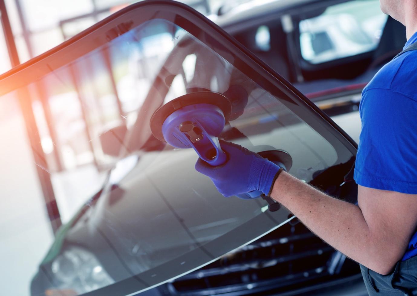 Windscreen Repair Services/ Windshield Replacement